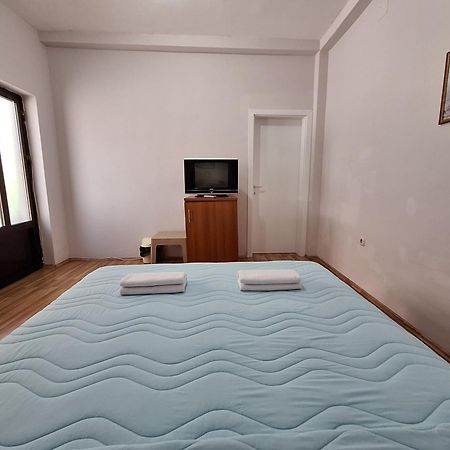 Studio Apartments Oleg Охрид Екстериор снимка