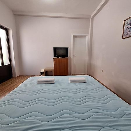 Studio Apartments Oleg Охрид Екстериор снимка