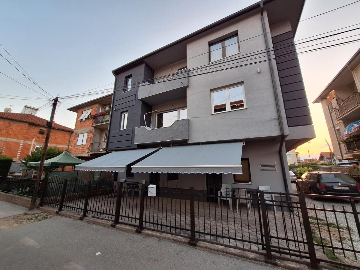 Studio Apartments Oleg Охрид Екстериор снимка