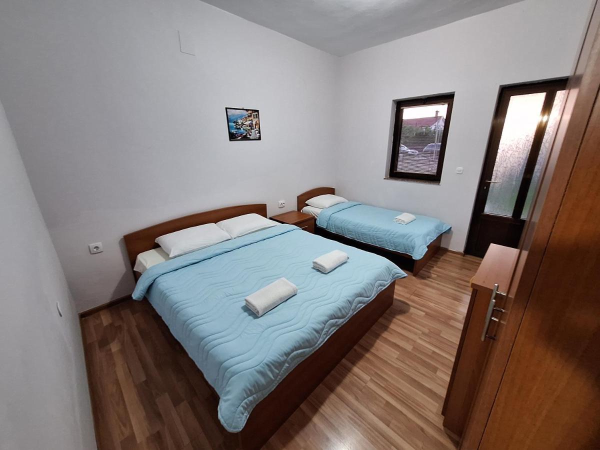 Studio Apartments Oleg Охрид Екстериор снимка
